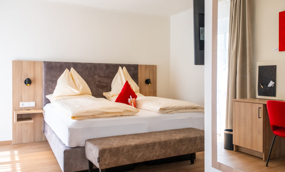 Doppelzimmer Deluxe mit Balkon der Rosenvilla Salzburg